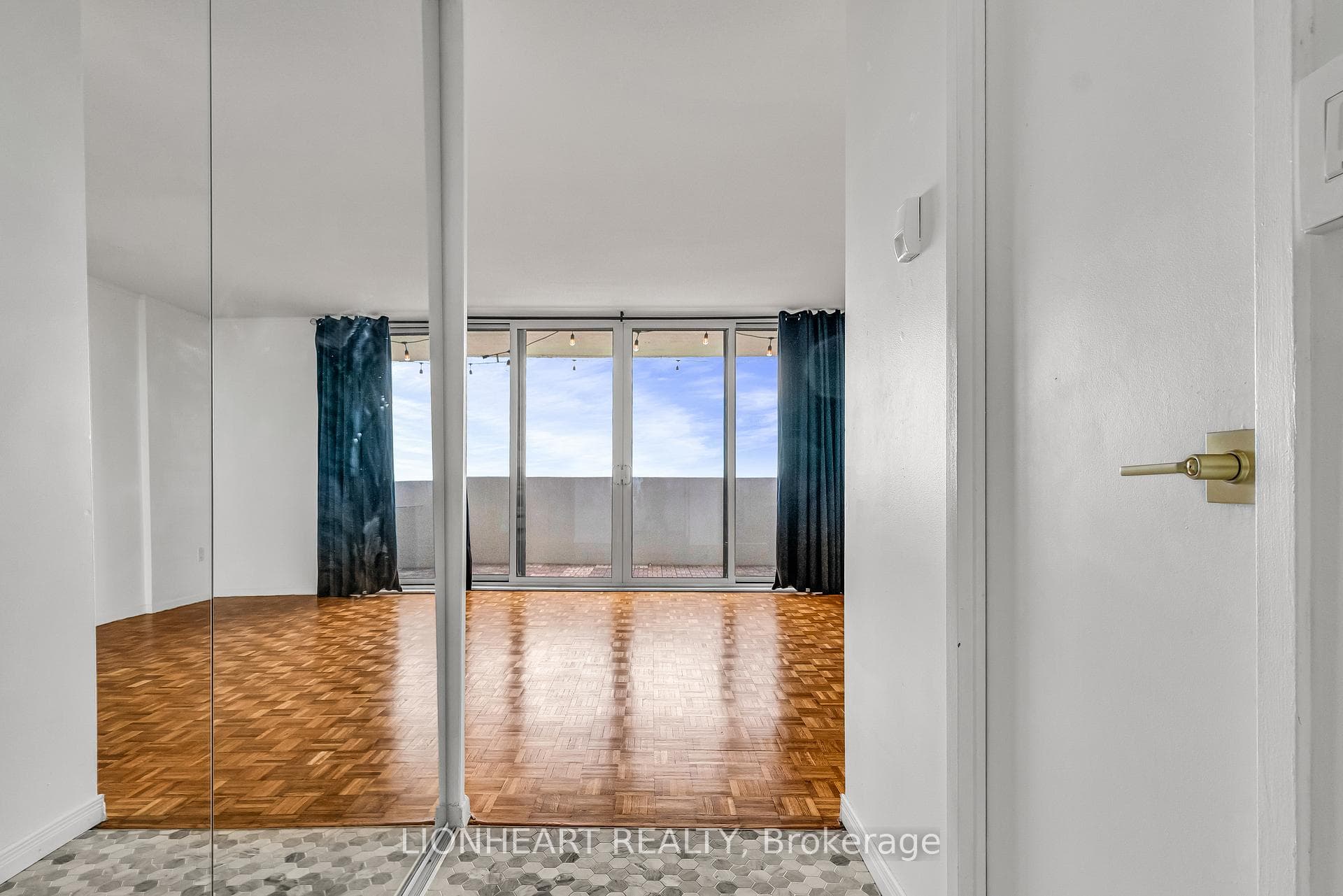 40 Homewood Avenue Unit 2608 photo 4