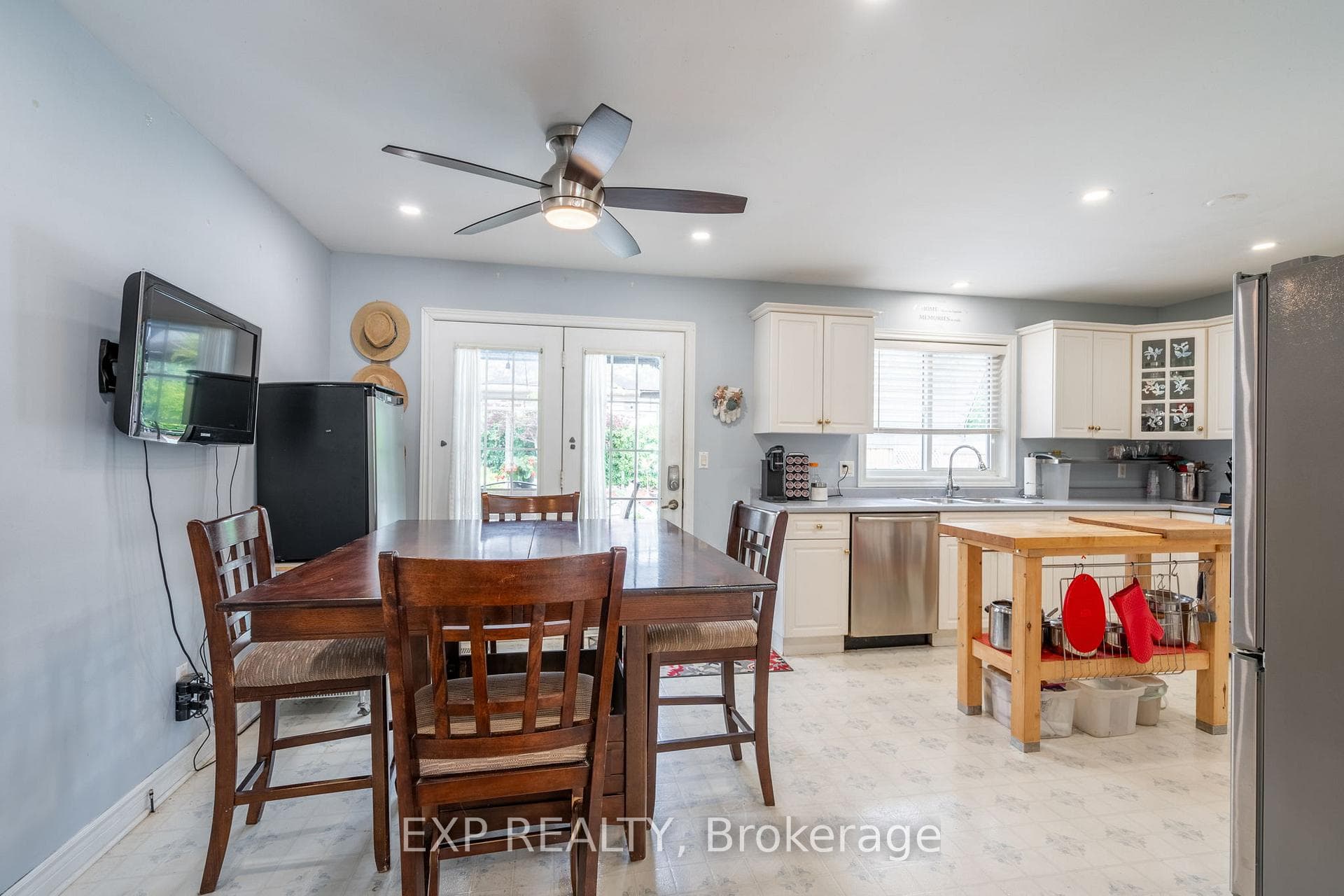 4052 Hixon Street photo 5
