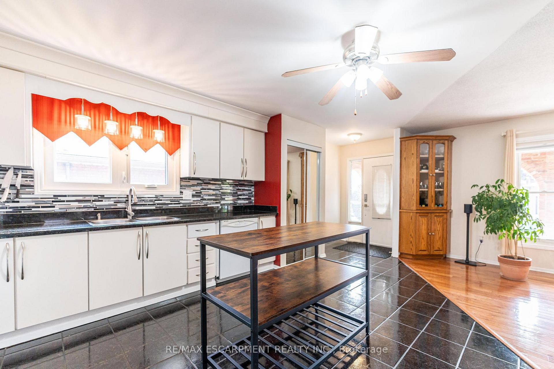 248 Guildwood Drive photo 6