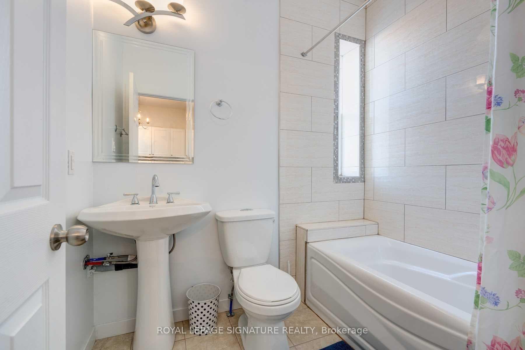 3224 Danforth Avenue Unit 3 photo 11
