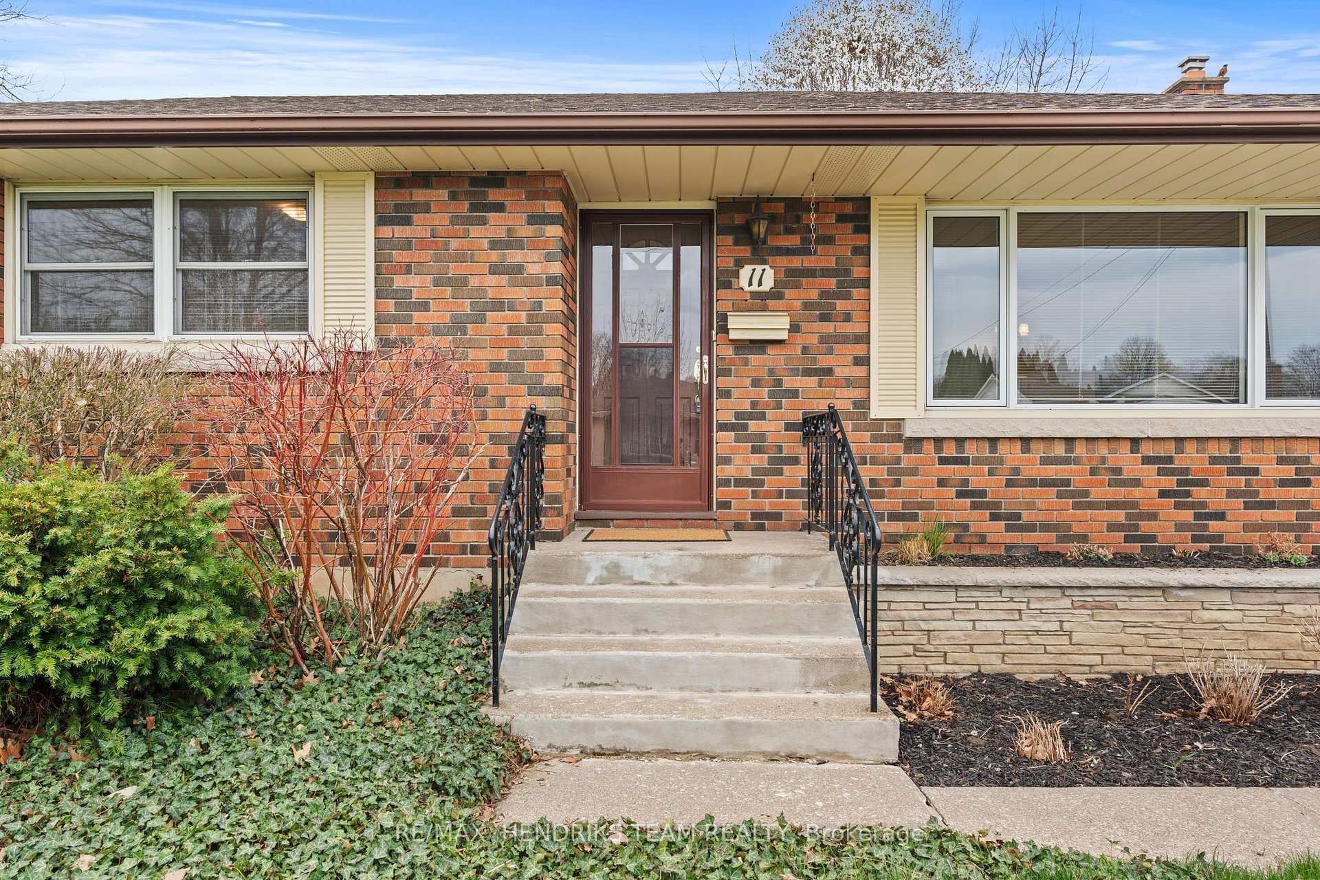 11 Kamla Drive photo 2
