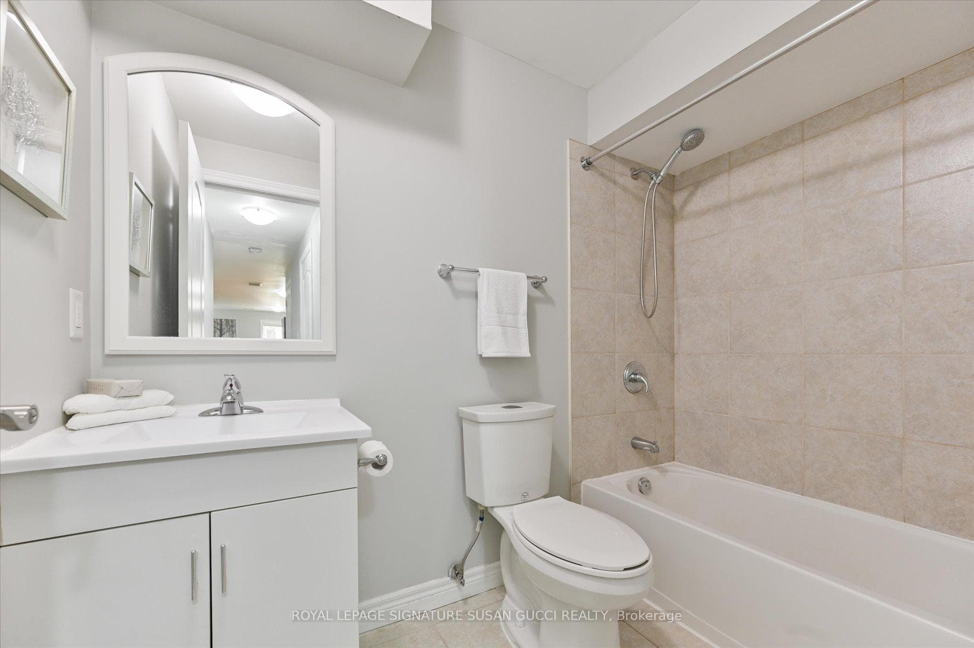 1425 Woodbine Avenue photo 32