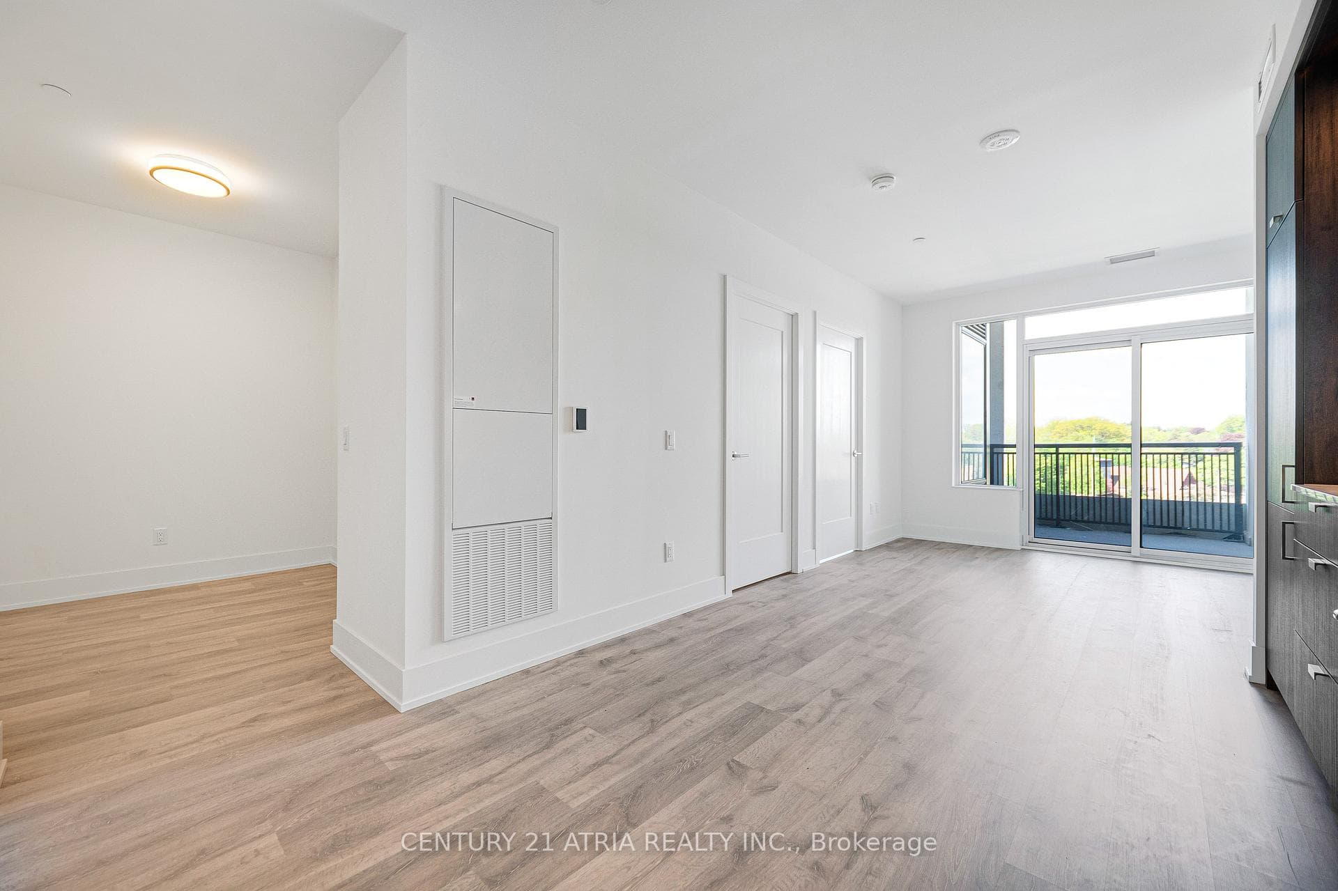 259 The Kingsway N/A Unit 712 photo 12