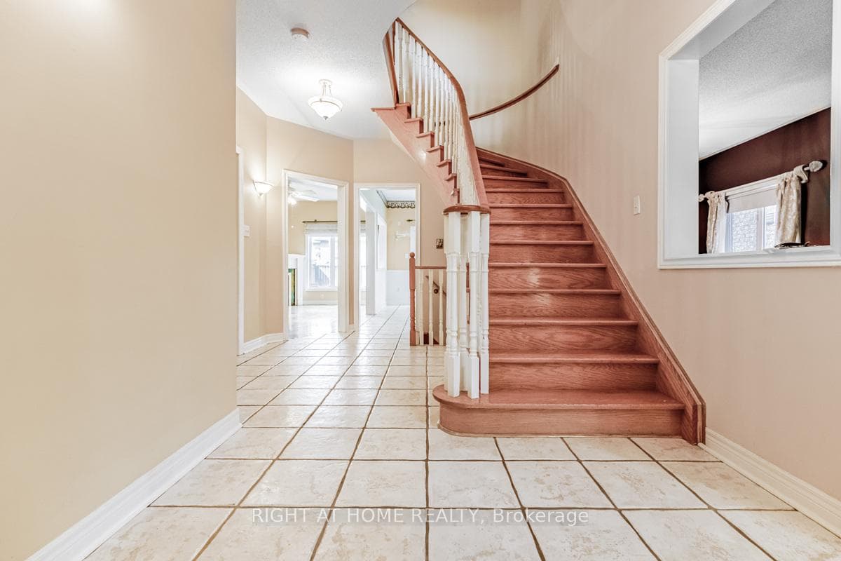 6304 LISGAR Drive photo 5