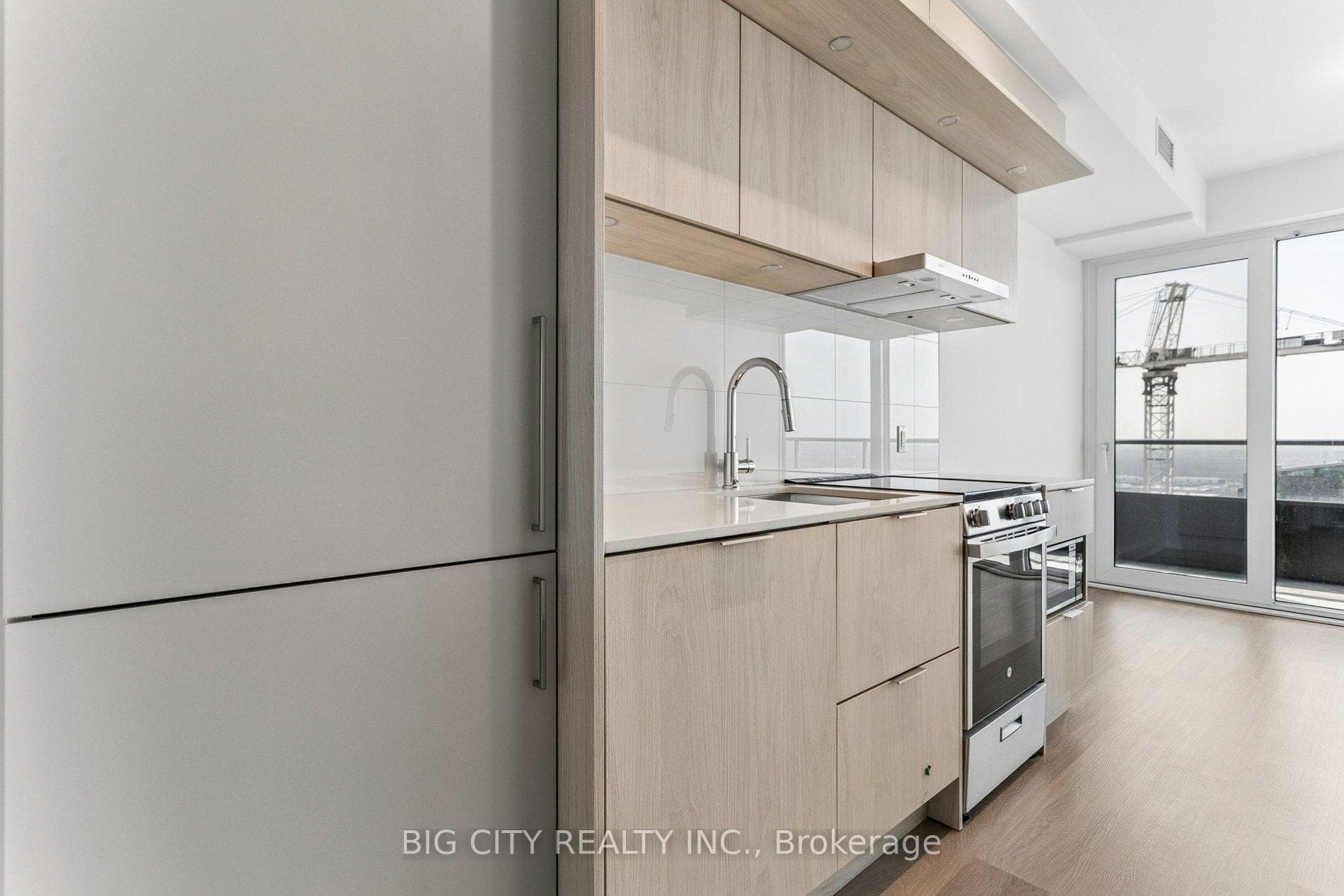 448 Burnhamthorpe Road Unit 3301 photo 7