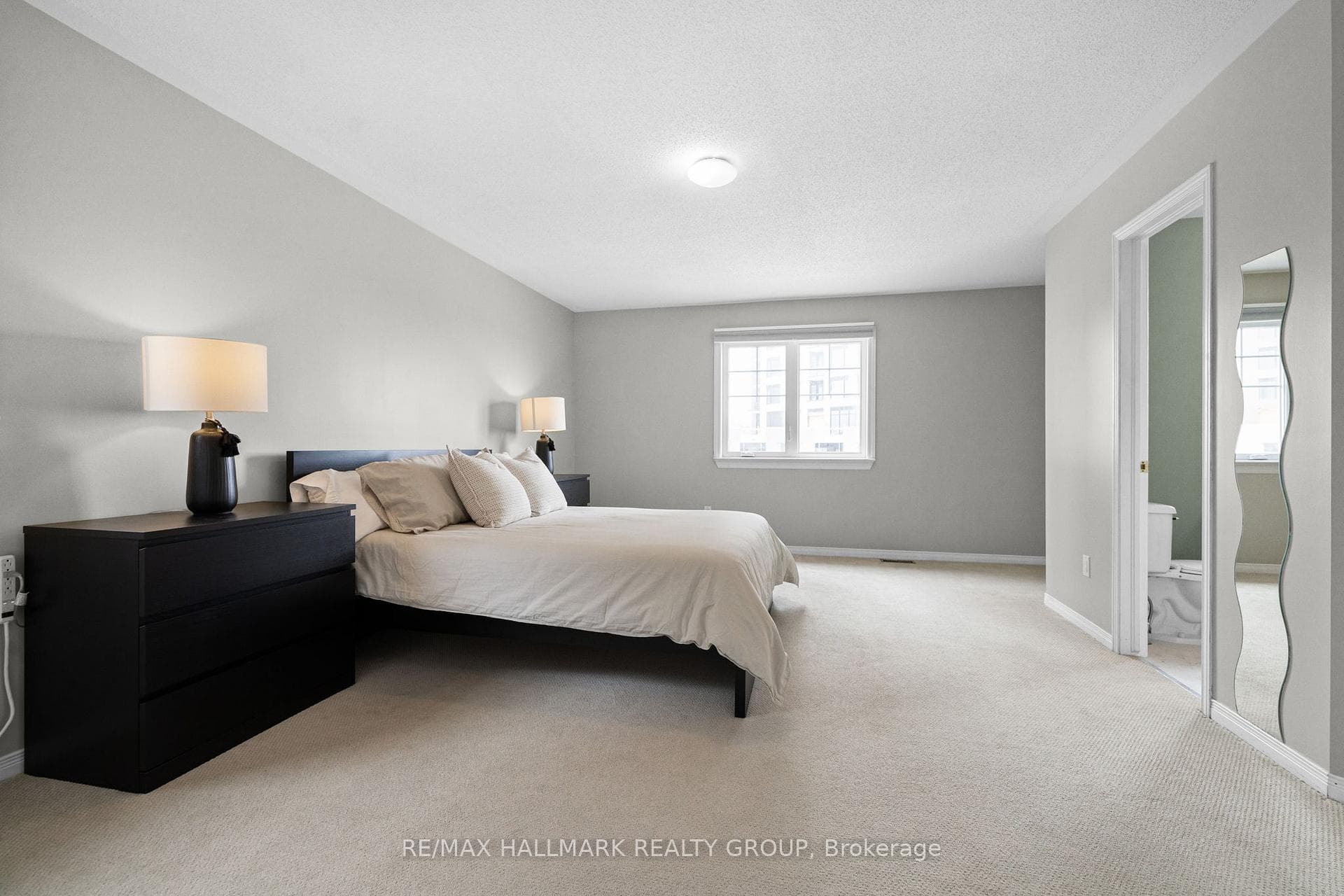 35 Thornbury Crescent photo 22