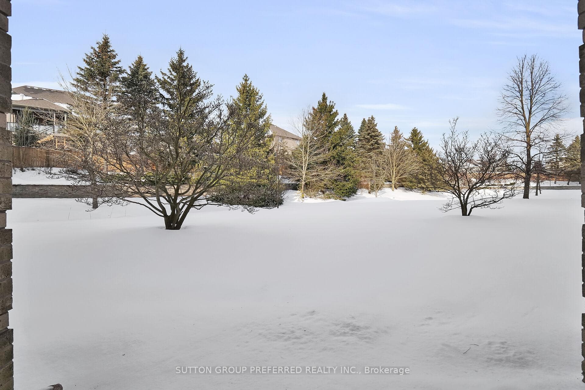 Backs onto Beautifully Landscaped Greenspace
