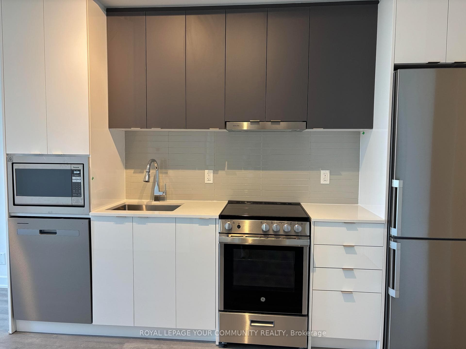 30 Upper Mall Way Unit 1706 photo 5