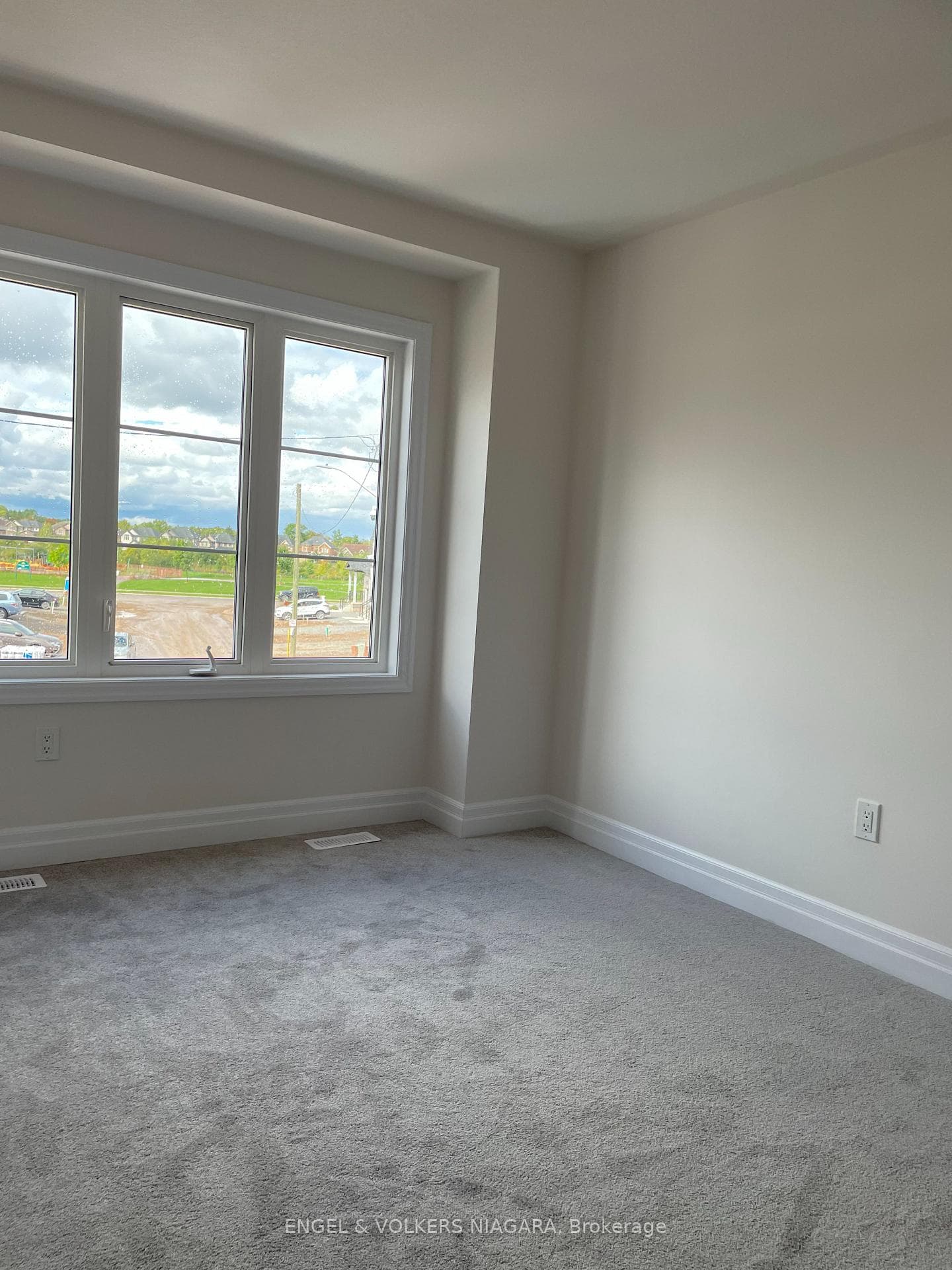 9266 Griffon Street photo 7