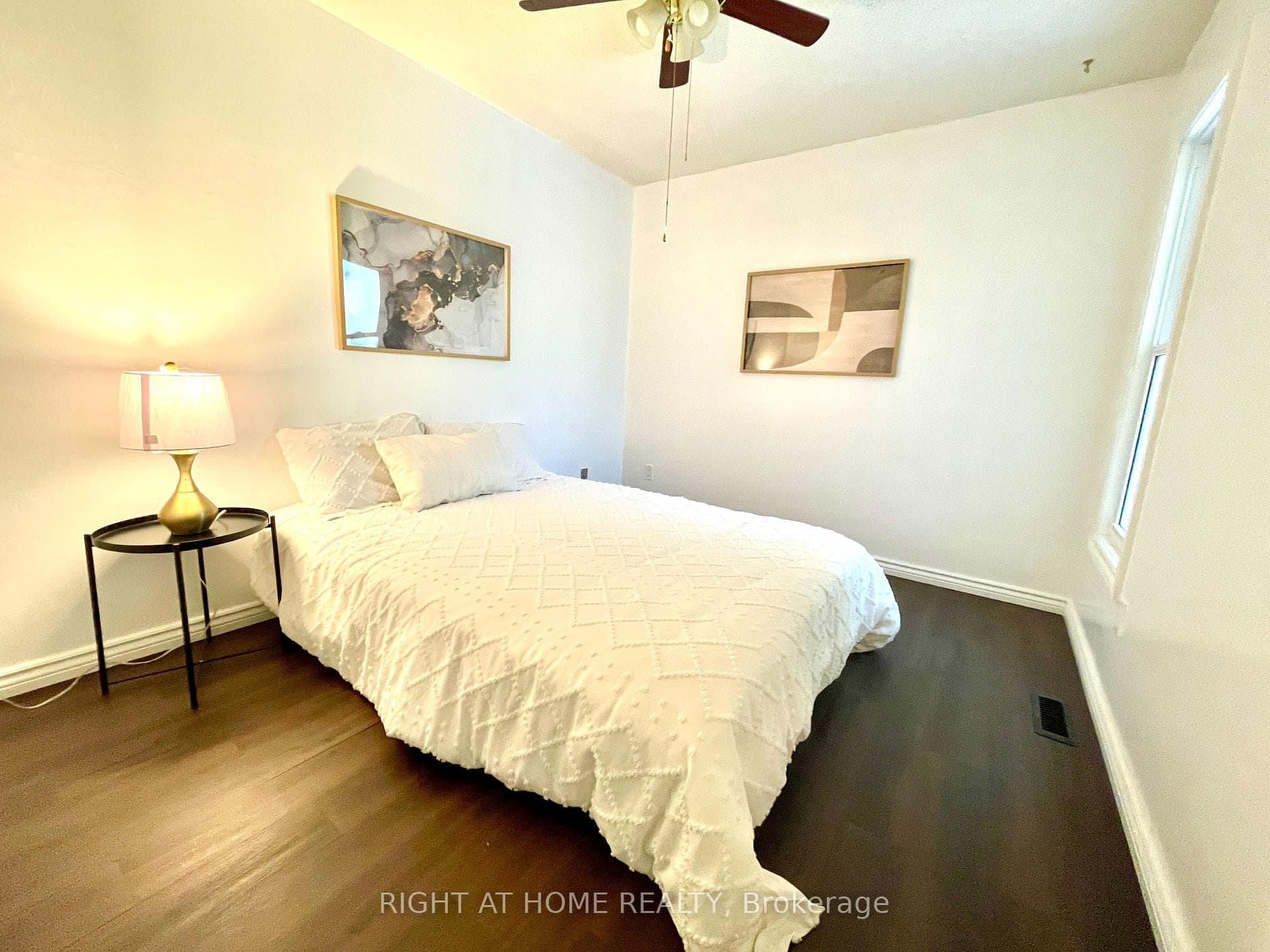 941 Victoria Street photo 23