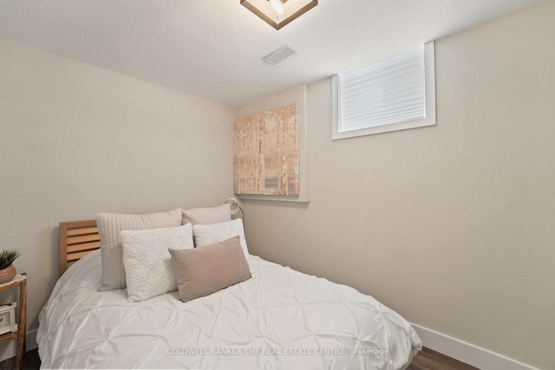 87 Kate Aitken Crescent photo 25