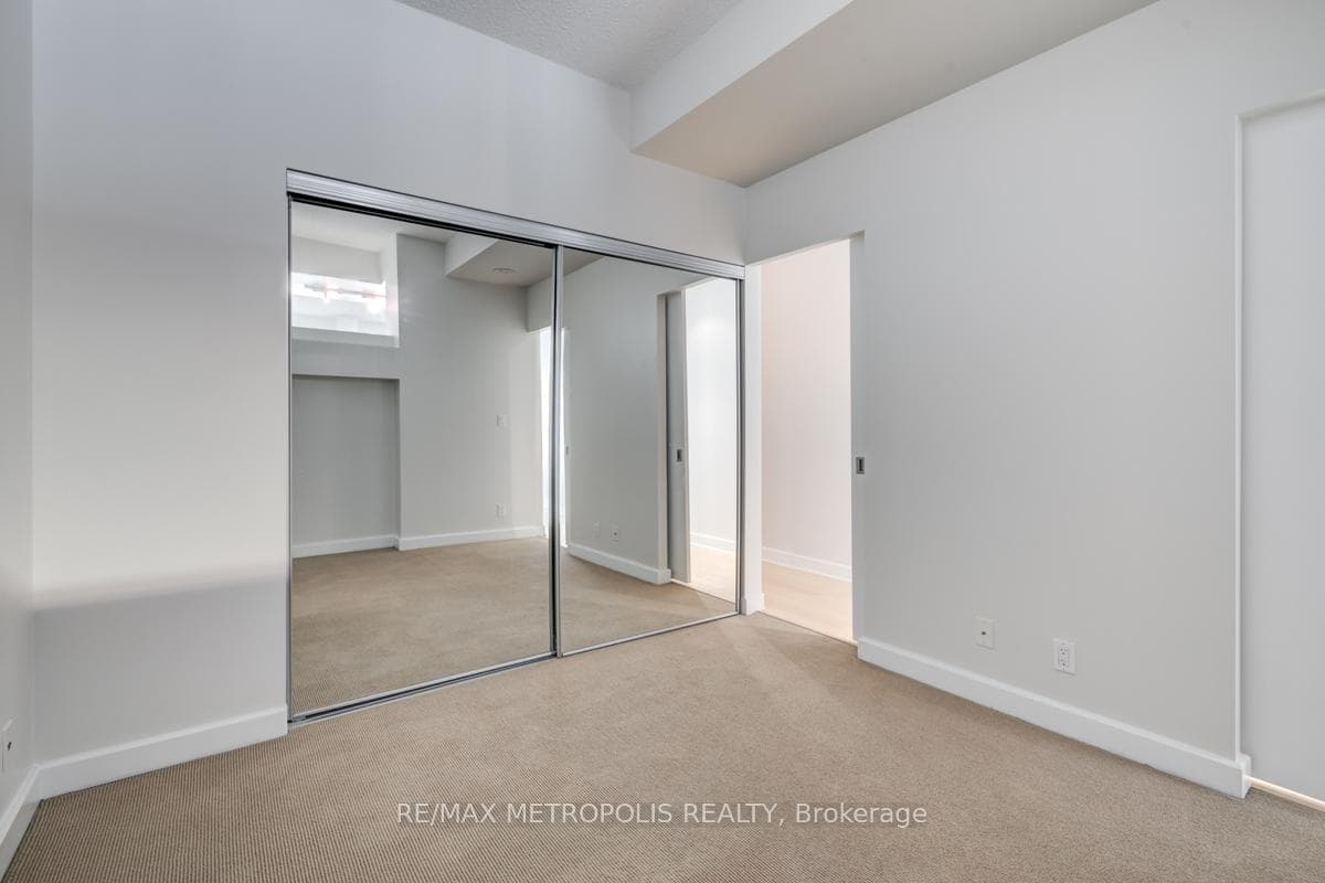 350 Wellington Street Unit 214 photo 13