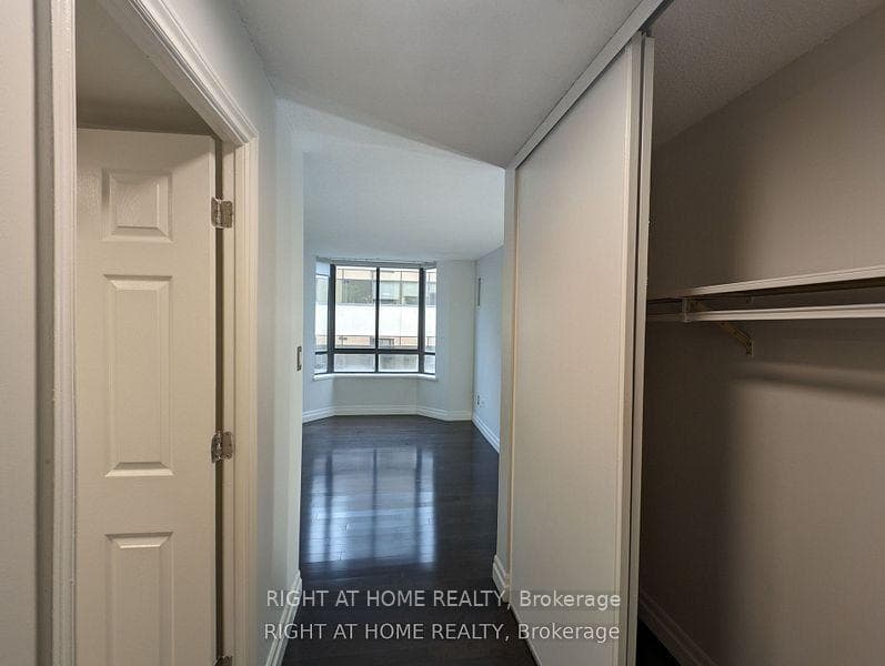 280 Simcoe Street Unit 807 photo 15