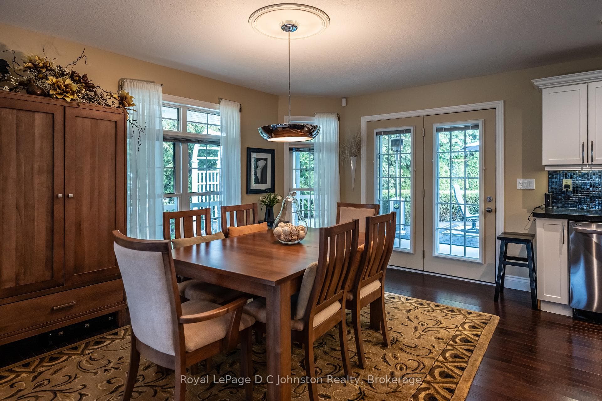 541 MEADOW Lane photo 23