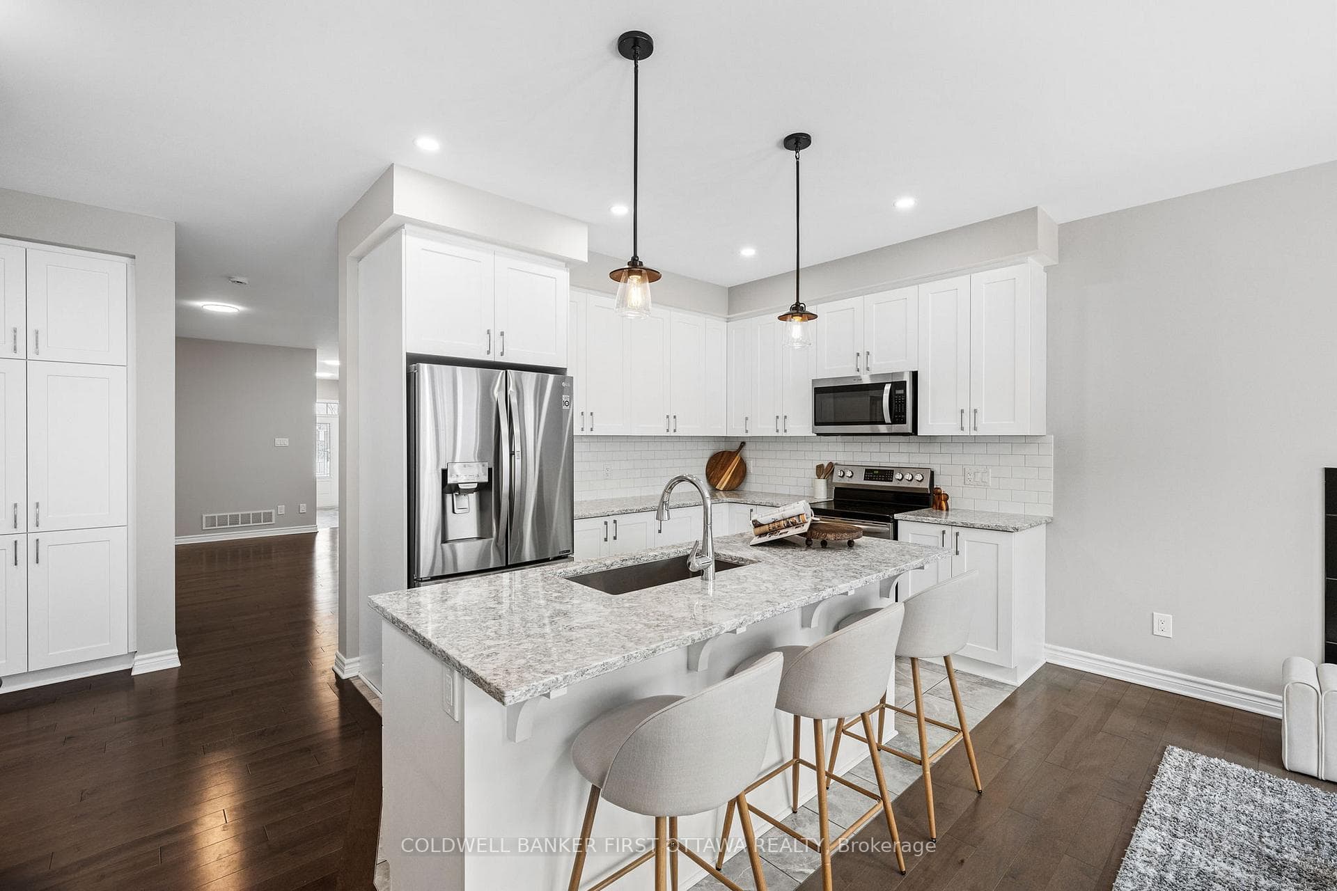 426 WARMSTONE Drive photo 11
