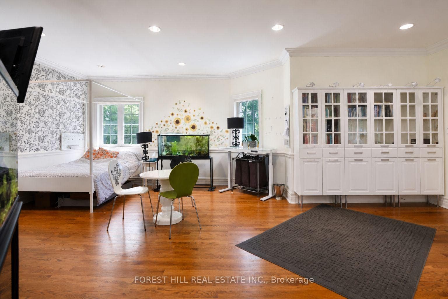 161 Renaissance Court photo 31