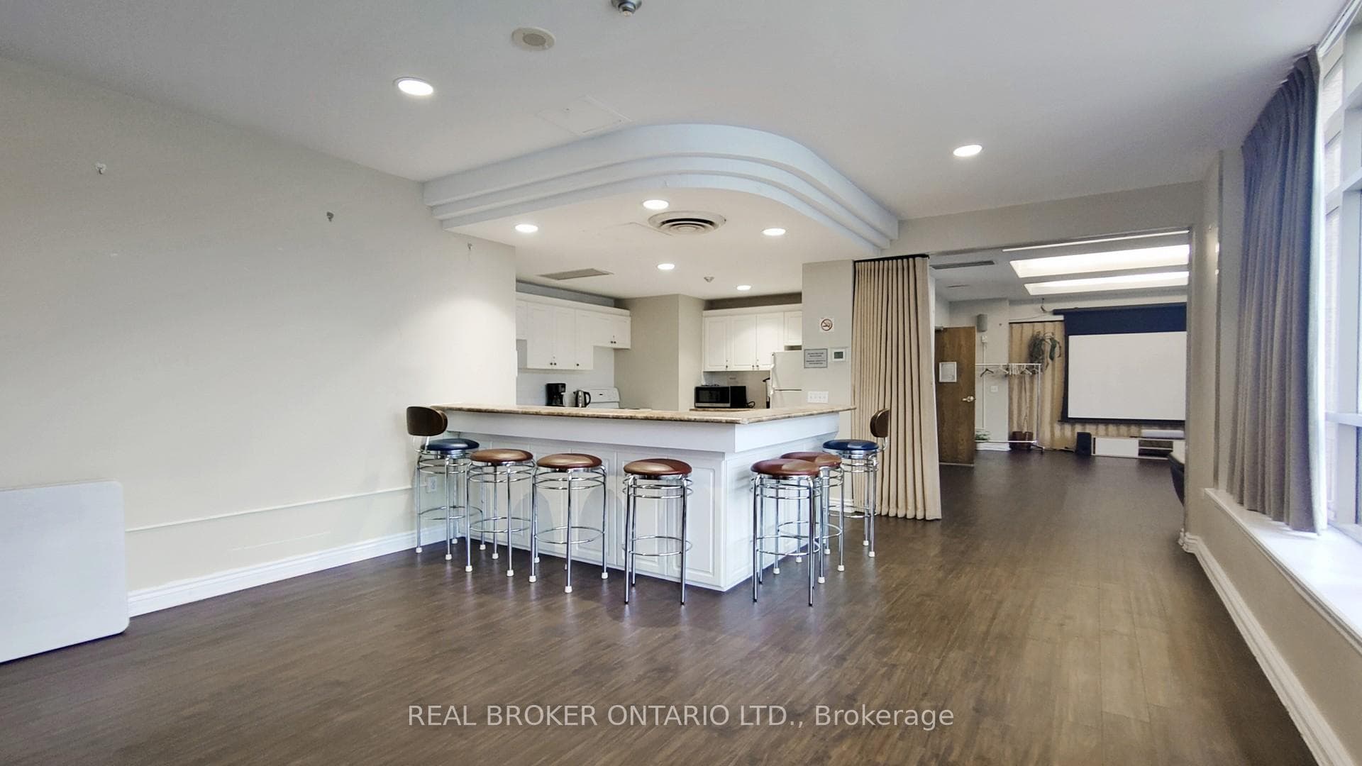 1700 Eglinton Avenue Unit 917 photo 27
