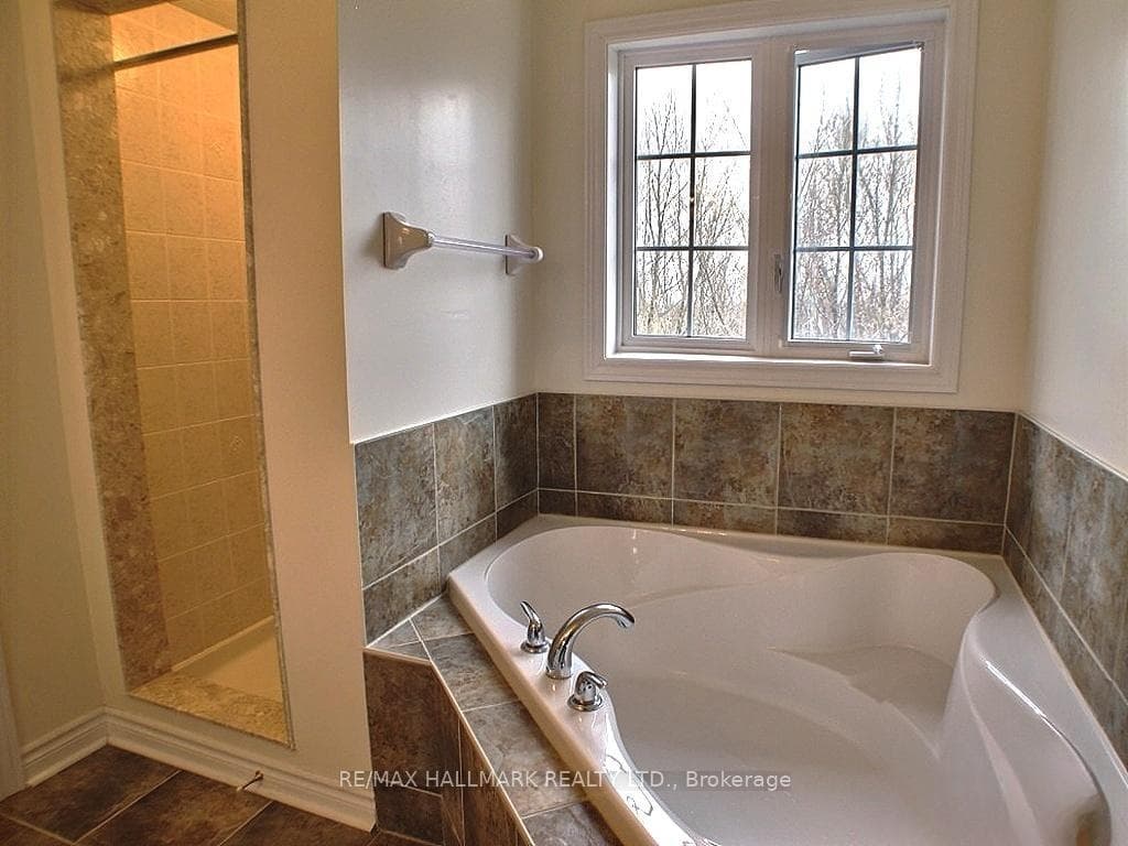 135 Maroon Drive photo 13