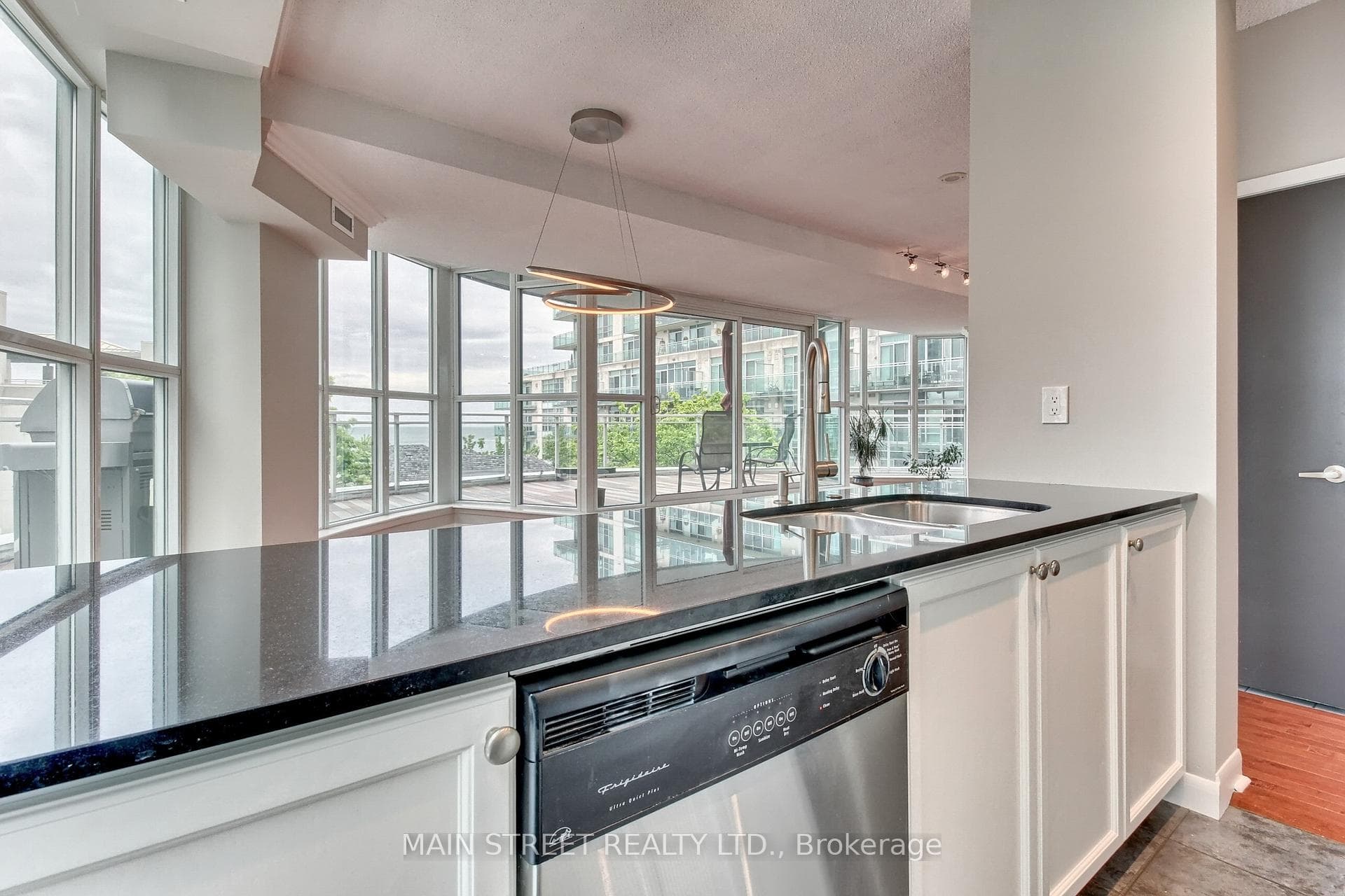 2067 Lake Shore Boulevard Unit 405 photo 8