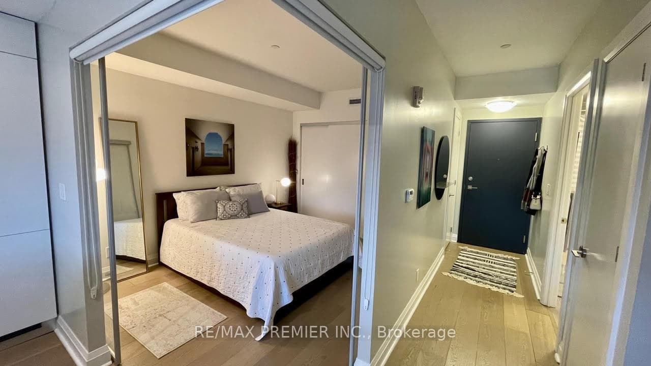 243 Perth Avenue Unit 210 photo 6