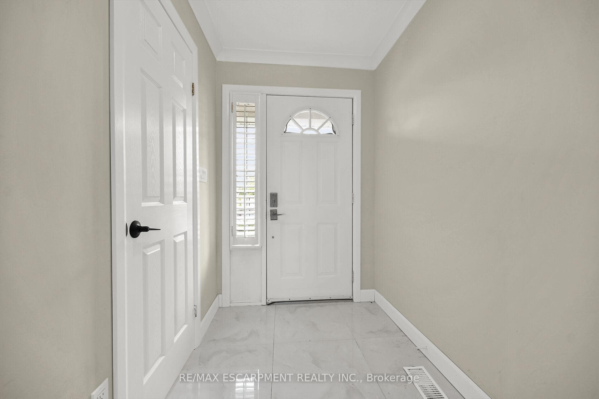 2151 Walkers Line Unit 10 photo 3