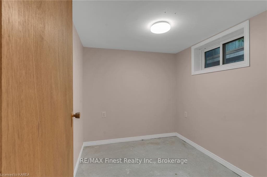 744 ALFRED Crescent photo 30