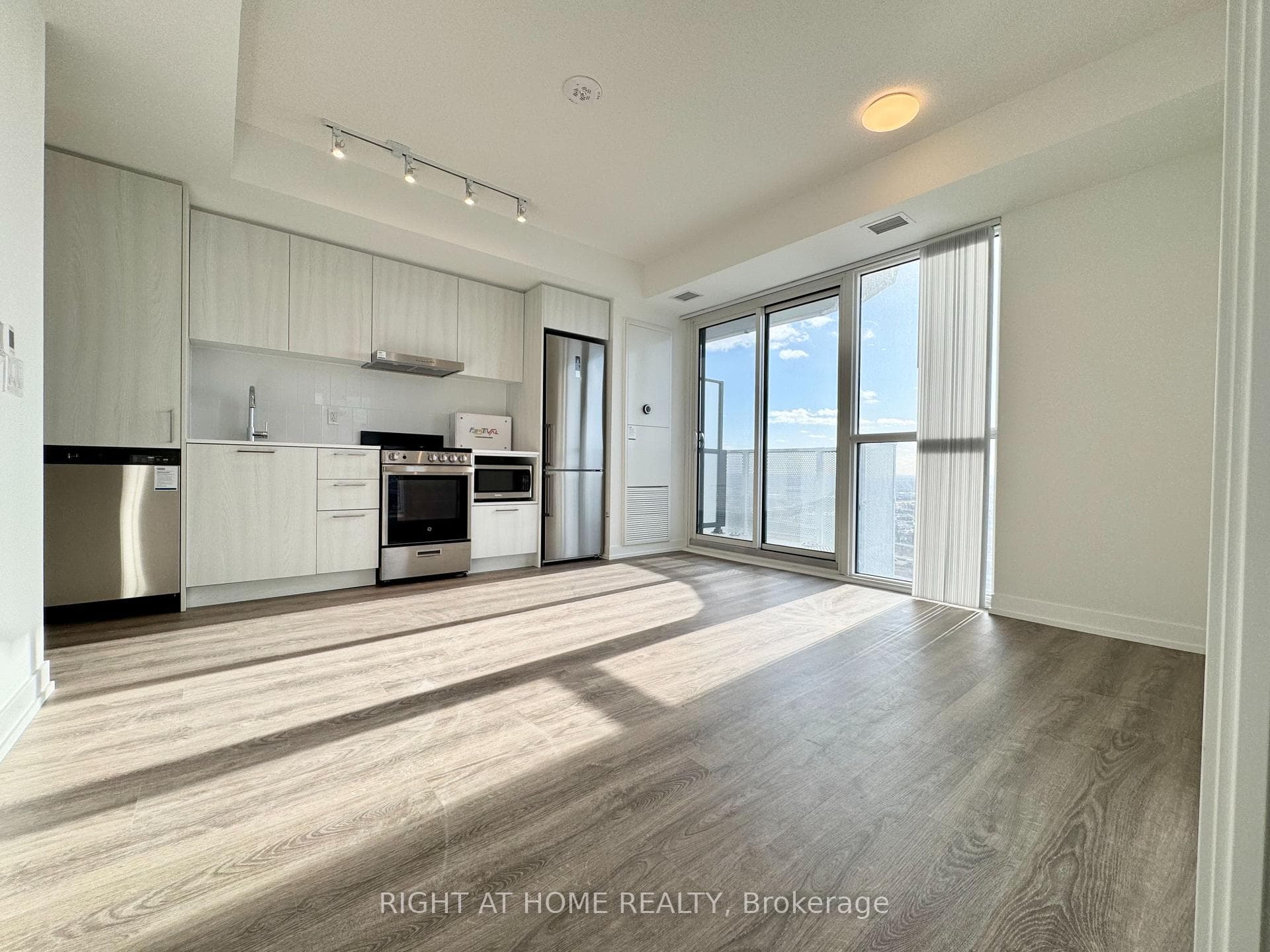 195 Commerce Street Unit 3311 photo 1