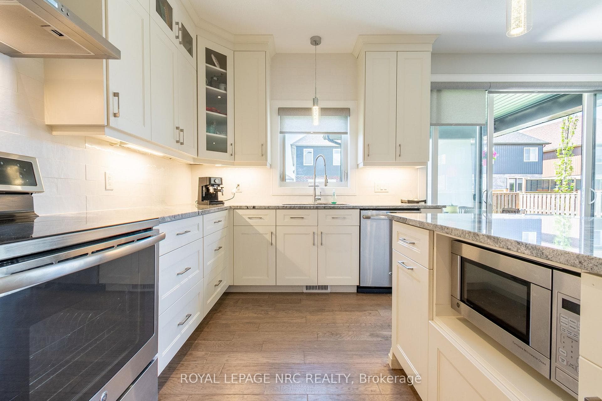 Kitchen with BI S/S appliances
