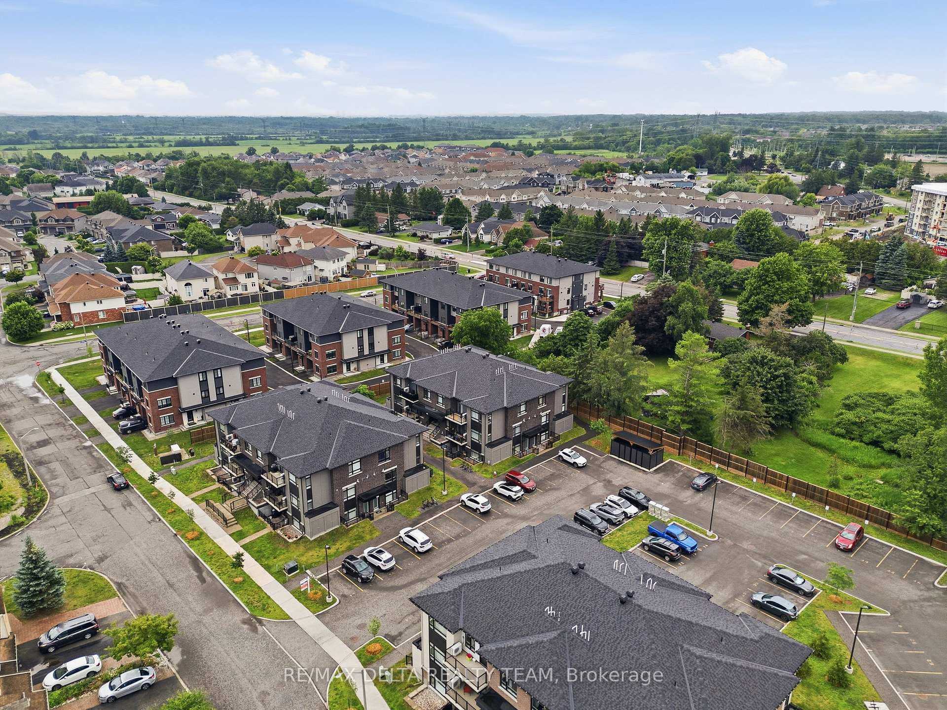 400 Rolling Meadow Crescent Unit B photo 24