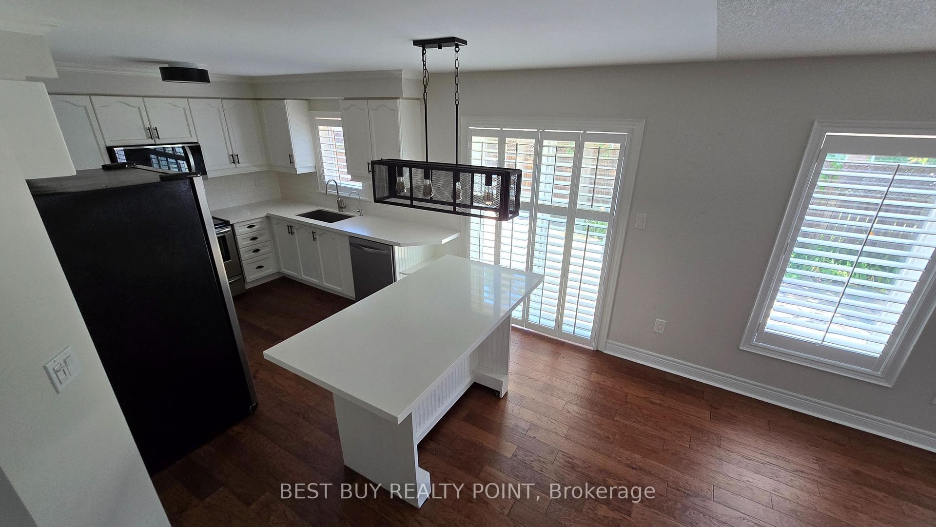 Kitchen & Island with Quartz