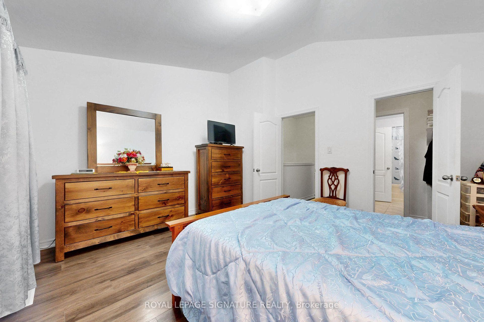 51 Piggott Mews photo 33