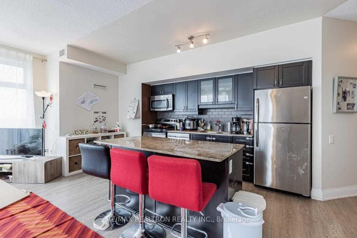 2191 Yonge Street Unit 3811 photo 8