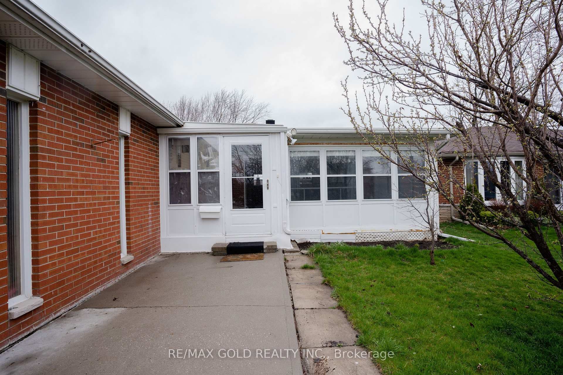 31 Dorchester Drive photo 4