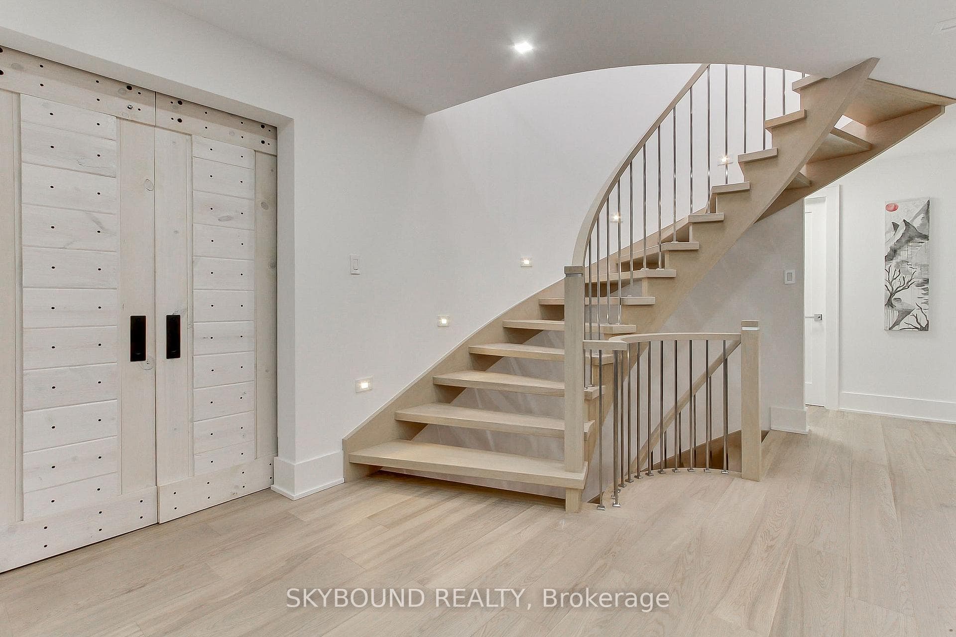 12 Queensborough Crescent photo 8