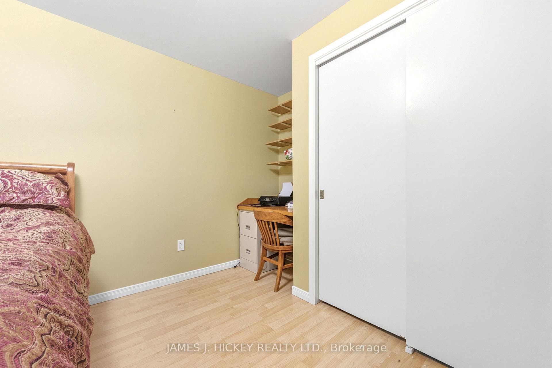 119 FRONTENAC Crescent photo 30
