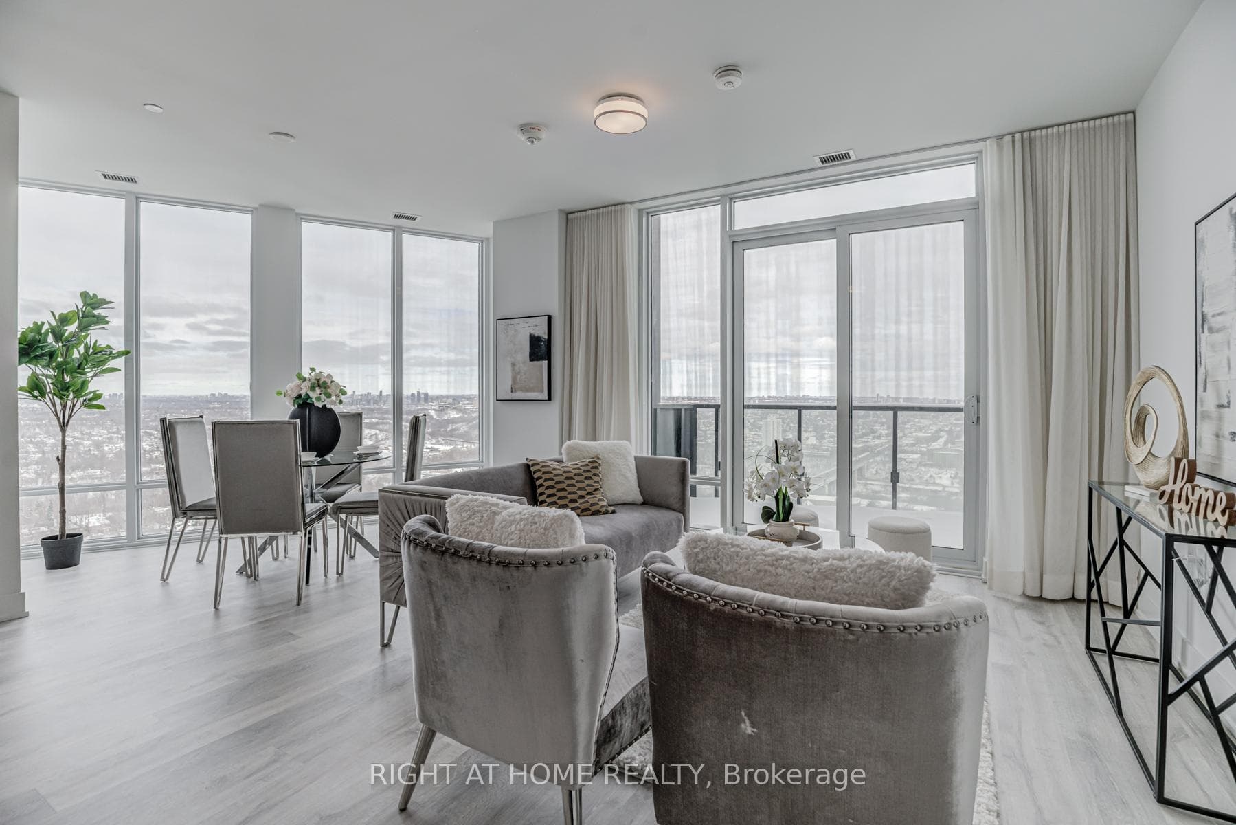 575 Bloor Street Unit 3603 photo 1