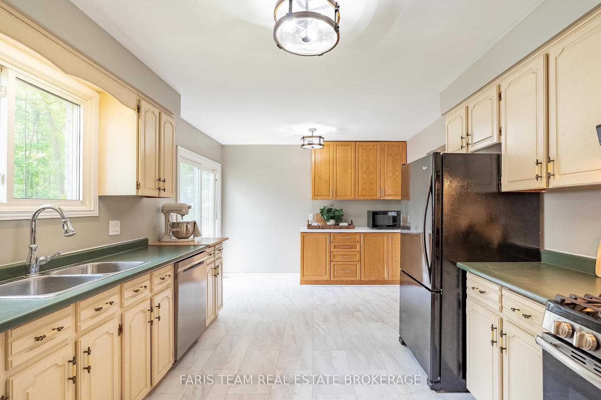 1202 Sunnidale Road photo 9