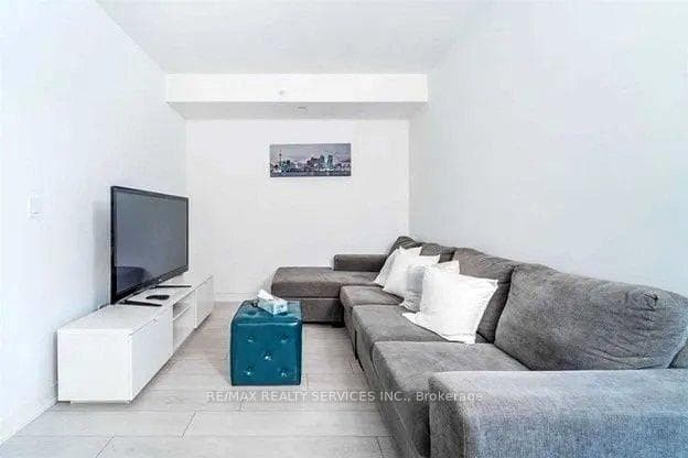31 Tippett Road Unit 111 photo 9