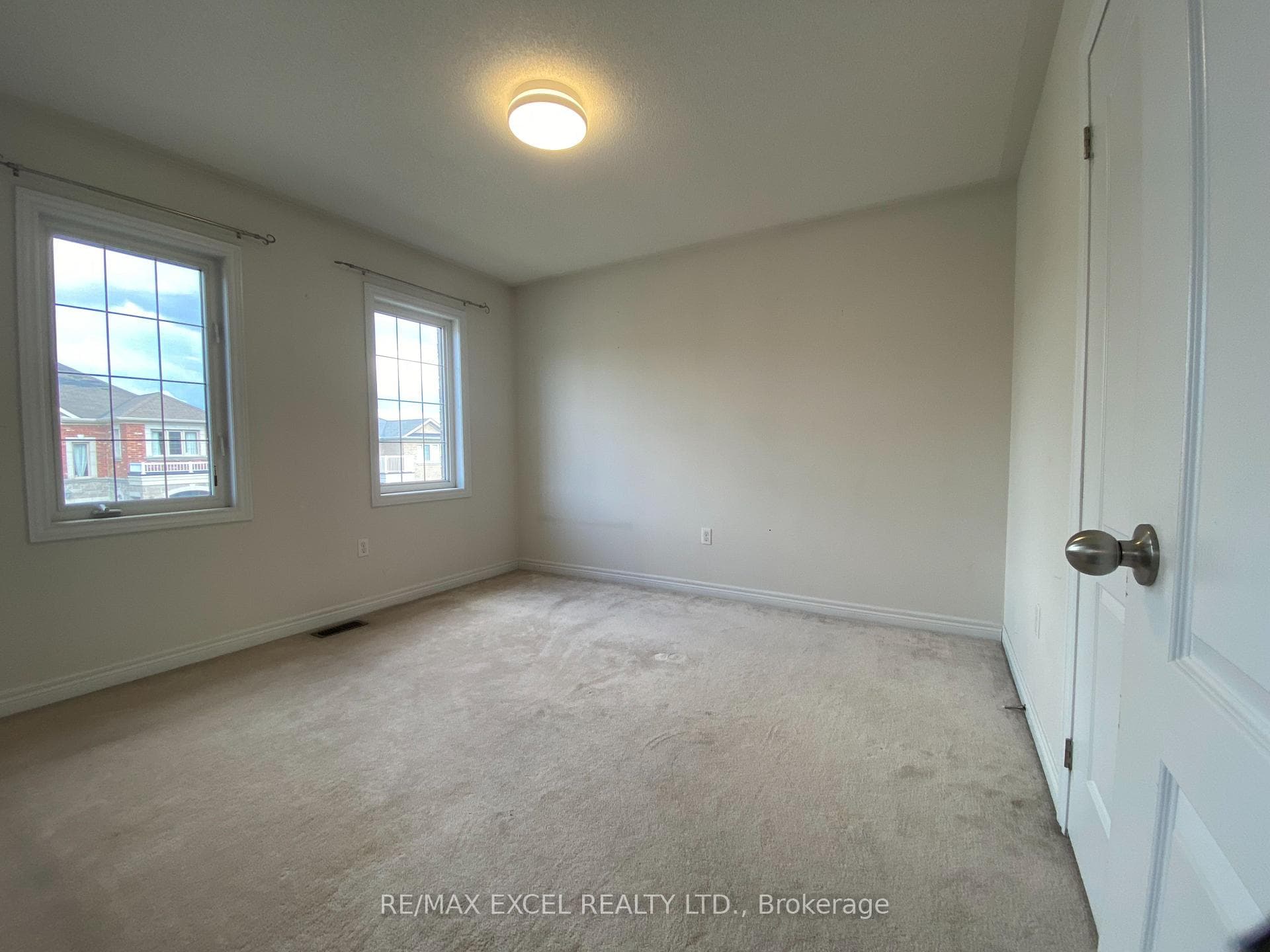 236 Roadhouse Boulevard photo 15