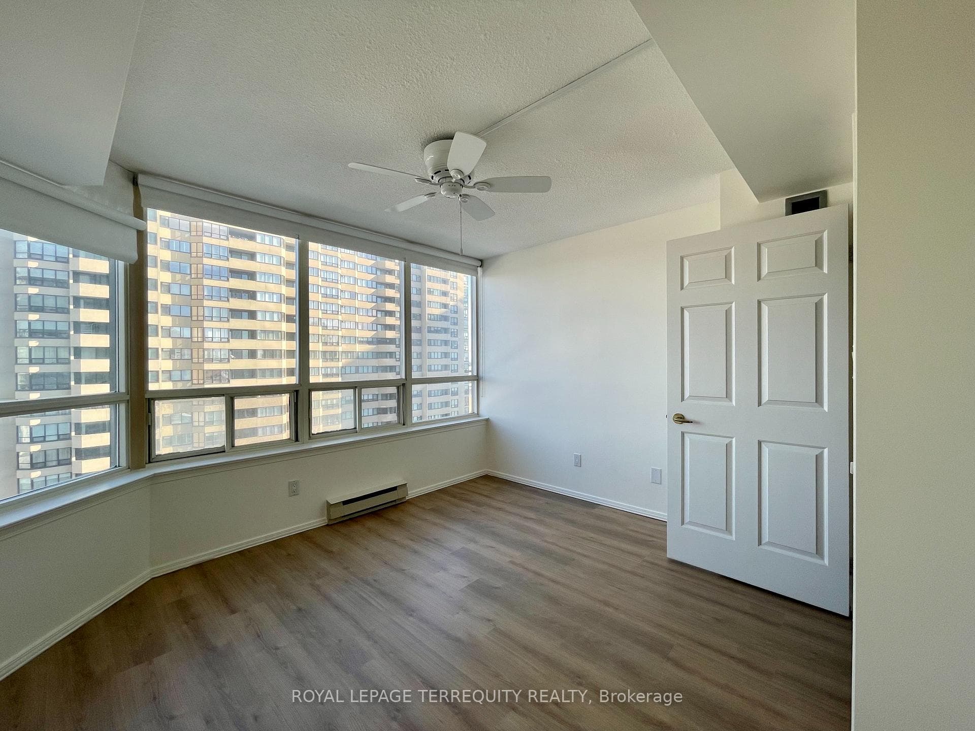 30 Greenfield Avenue Unit 1105 photo 9