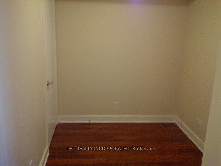 125 VILLAGE GREEN Square Unit 3811 photo 12