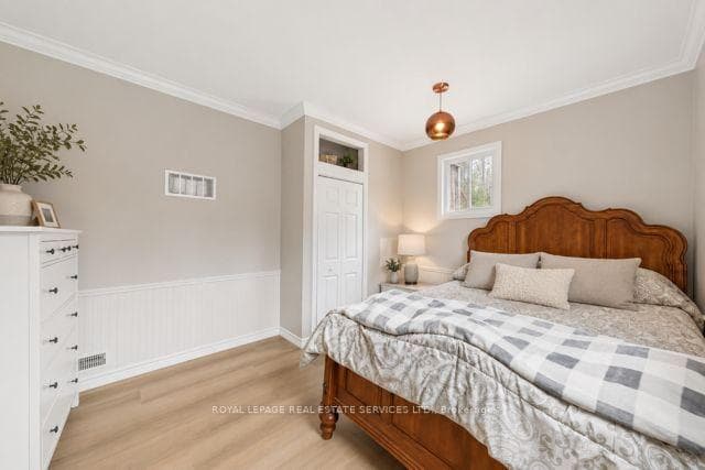 93 Ronald Avenue photo 17