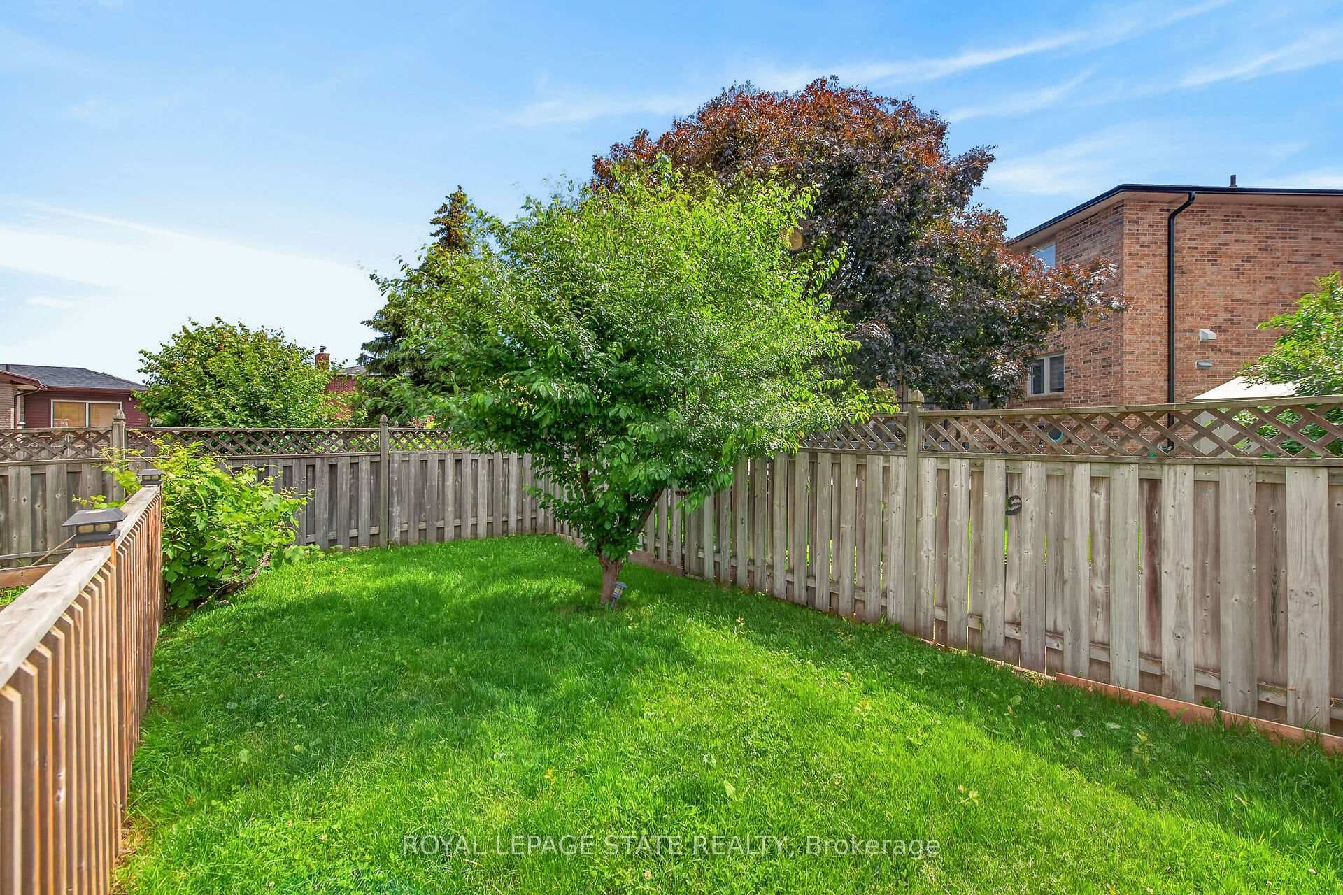 15 Ellen Avenue photo 38