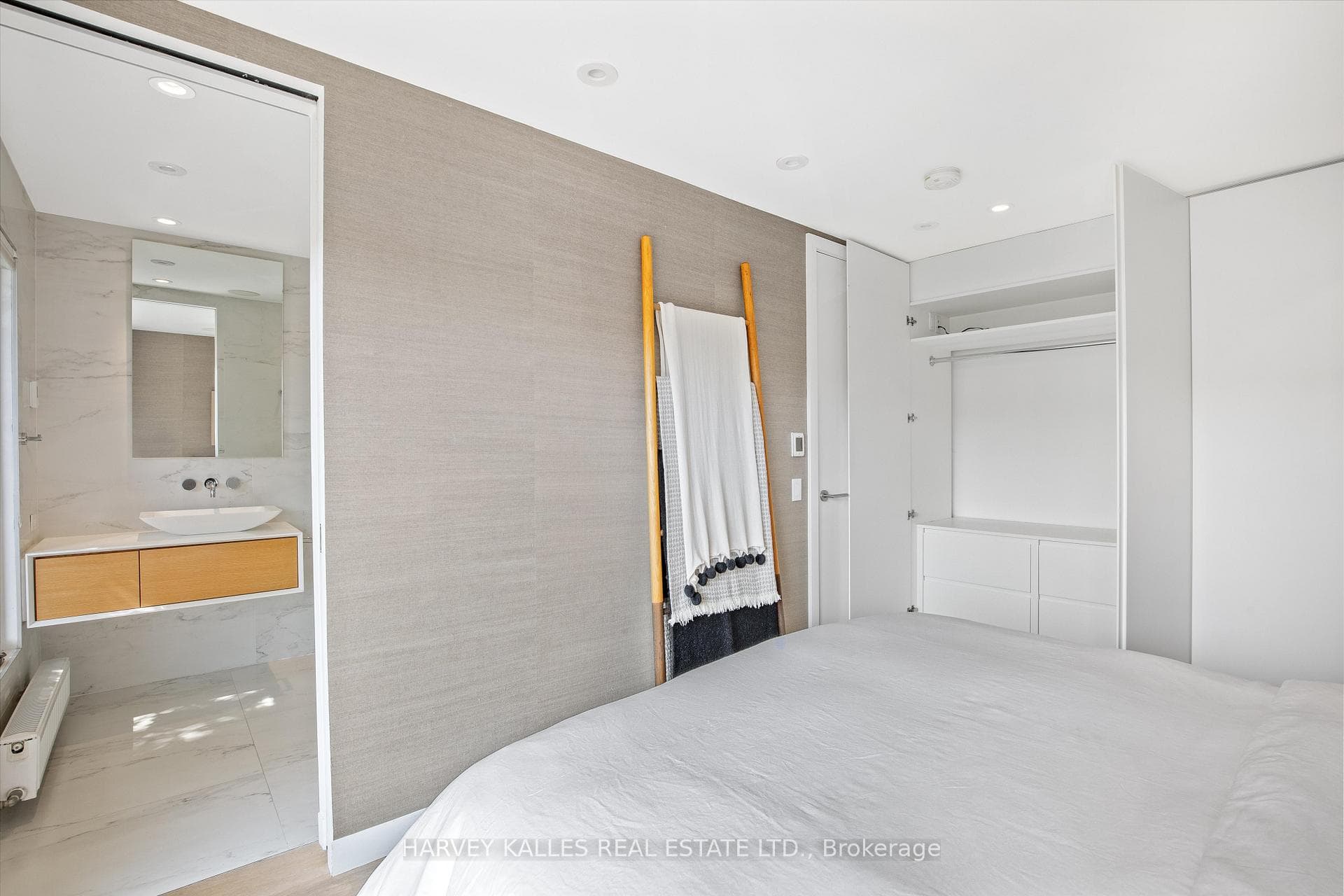 99 Claremont Street photo 22