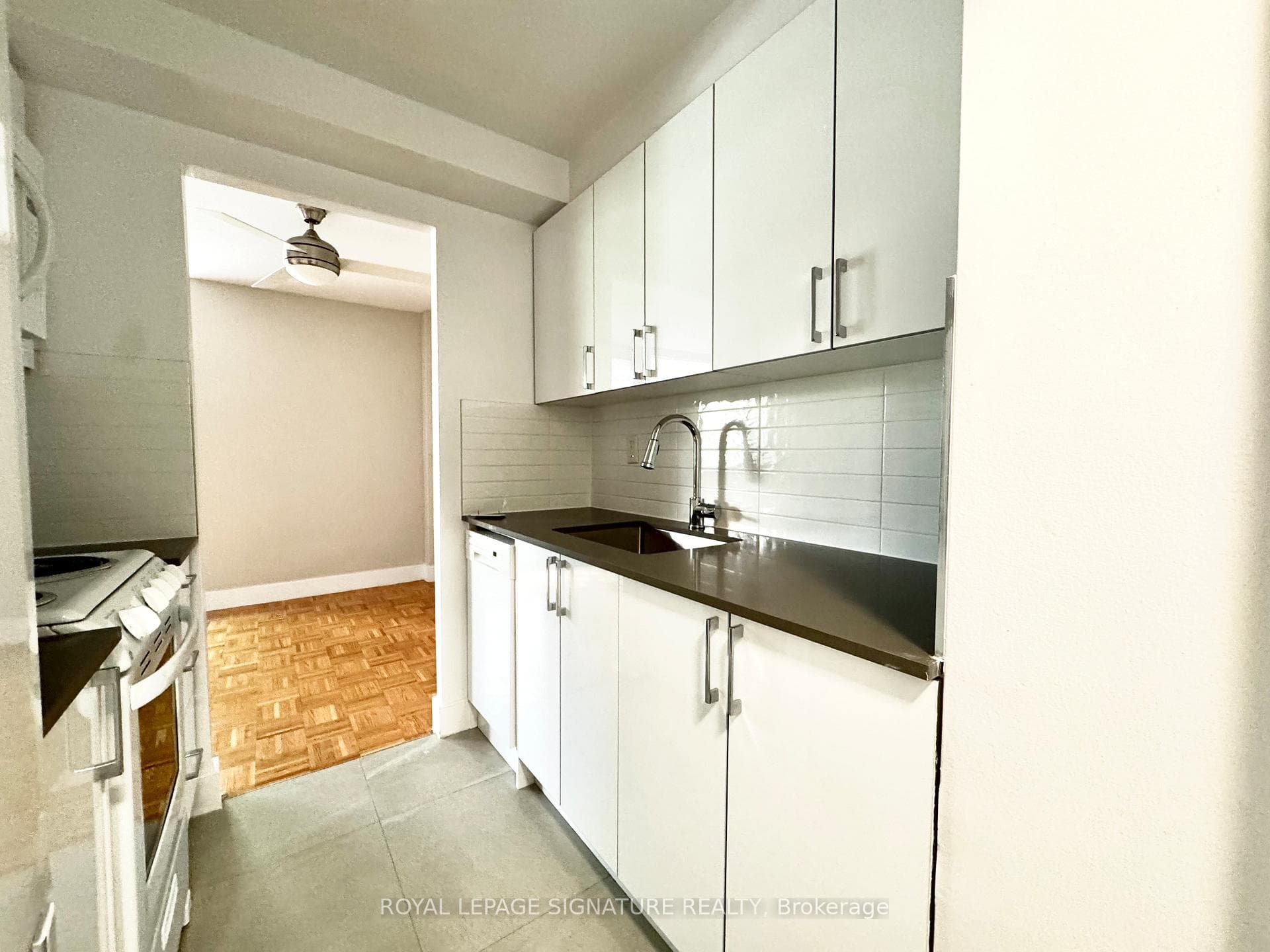 55 Isabella Street Unit 403 photo 4