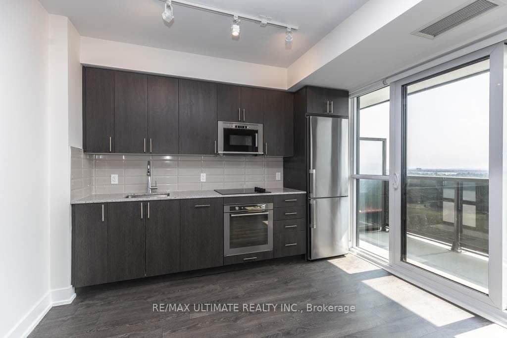 2550 Simcoe Street Unit 1802 photo 6