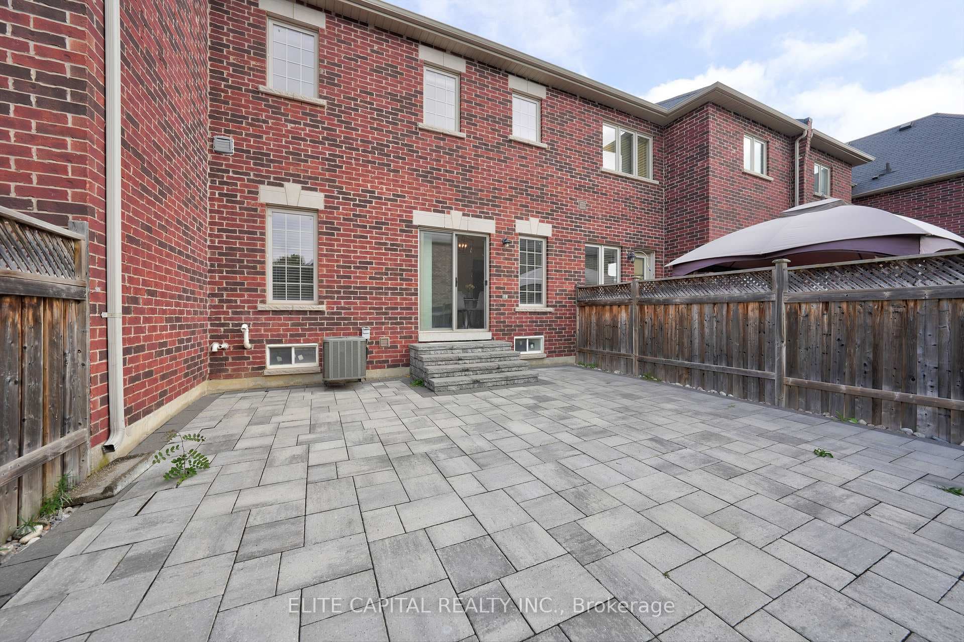 8 Moore's Court photo 23