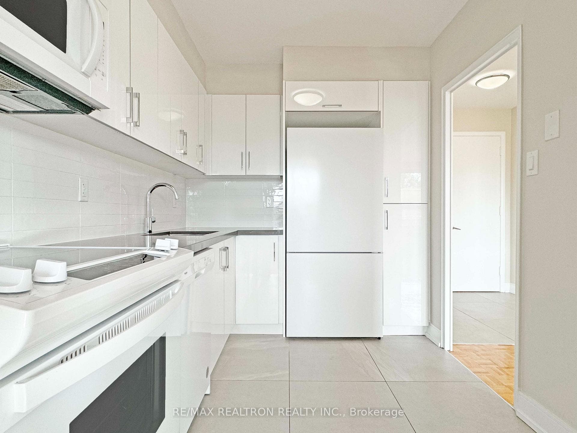 10 Shallmar Boulevard Unit 607 photo 3