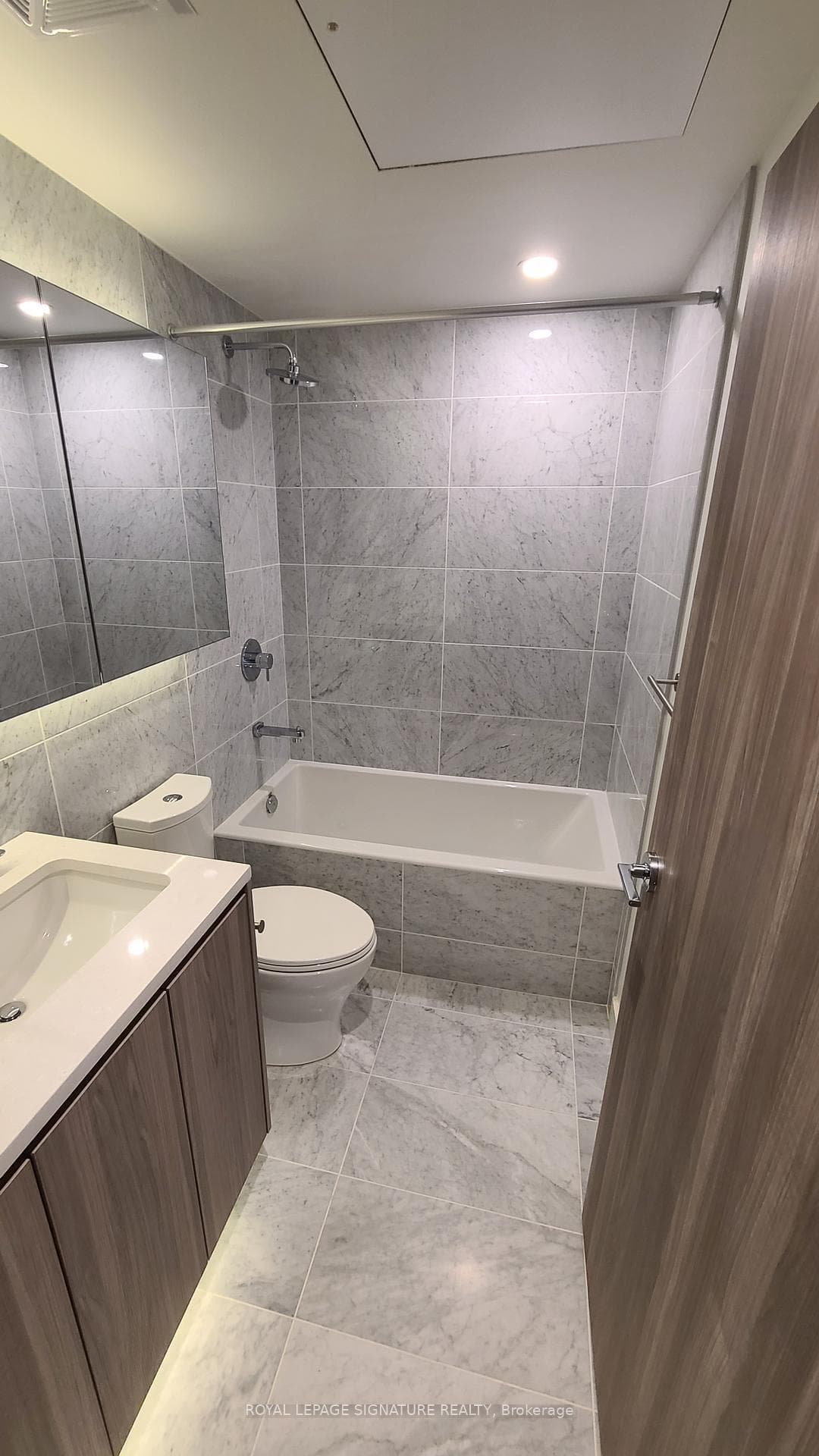 95 Mcmahon Drive Unit 1507 photo 13