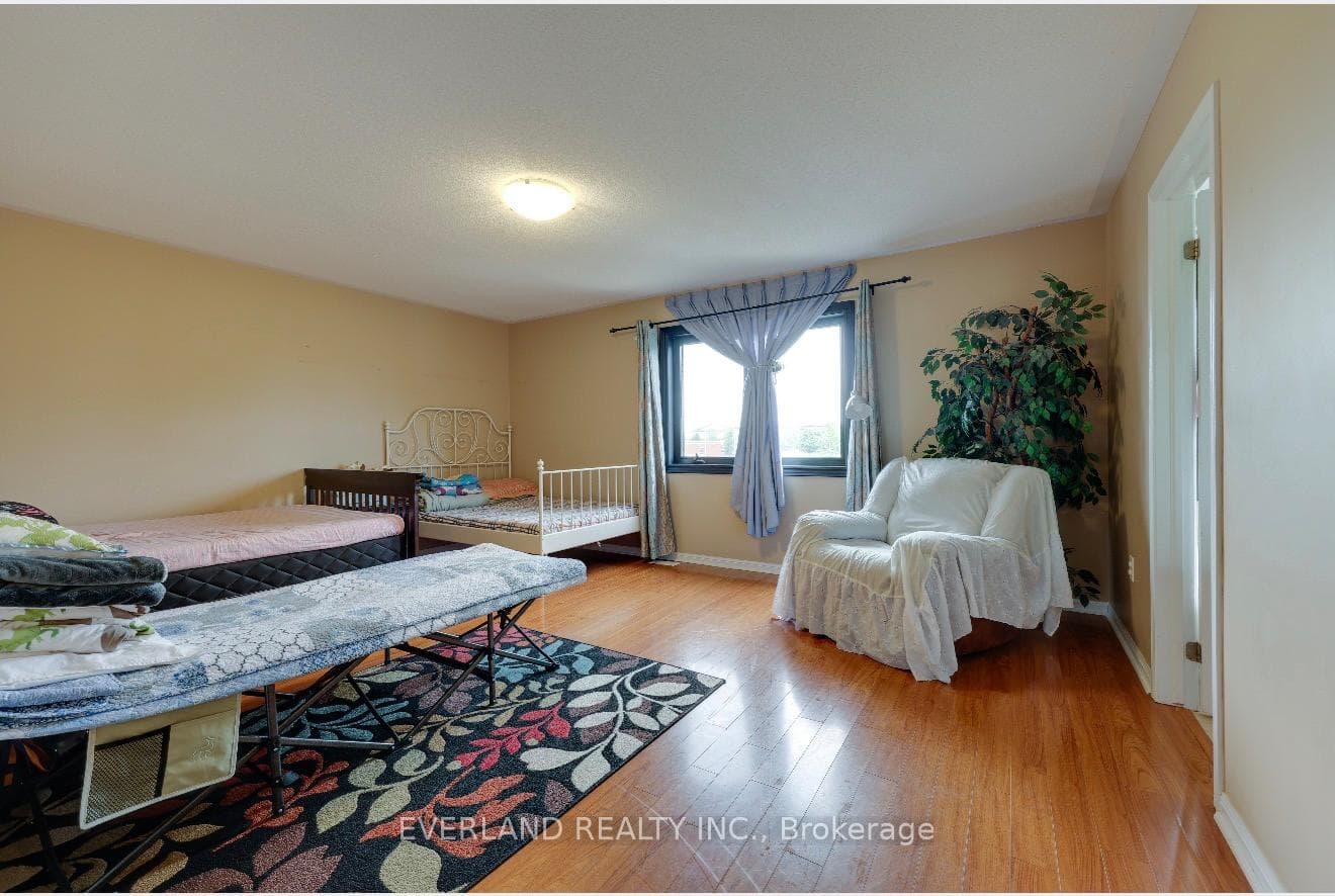 18 Clamerten Rd Street photo 18